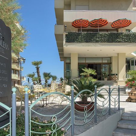 Hotel Napoleon Cattolica Exterior photo